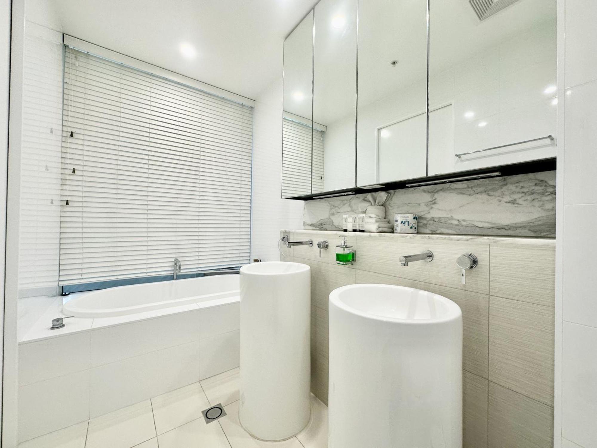 Apartment Luxury Oracle Tower 1, 4th Floor East View *
