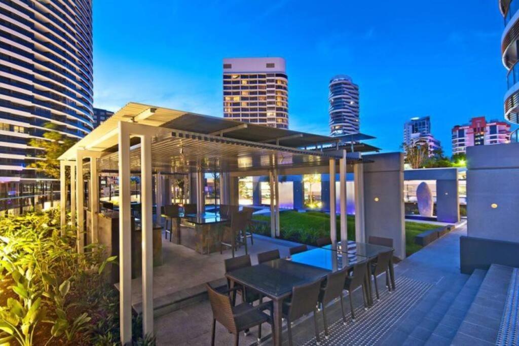 Luxury Oracle Tower 1, 4th Floor East View Apartment