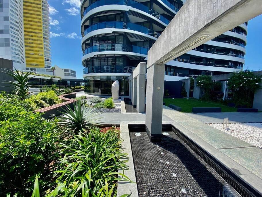 Luxury Oracle Tower 1, 4th Floor East View Apartment *